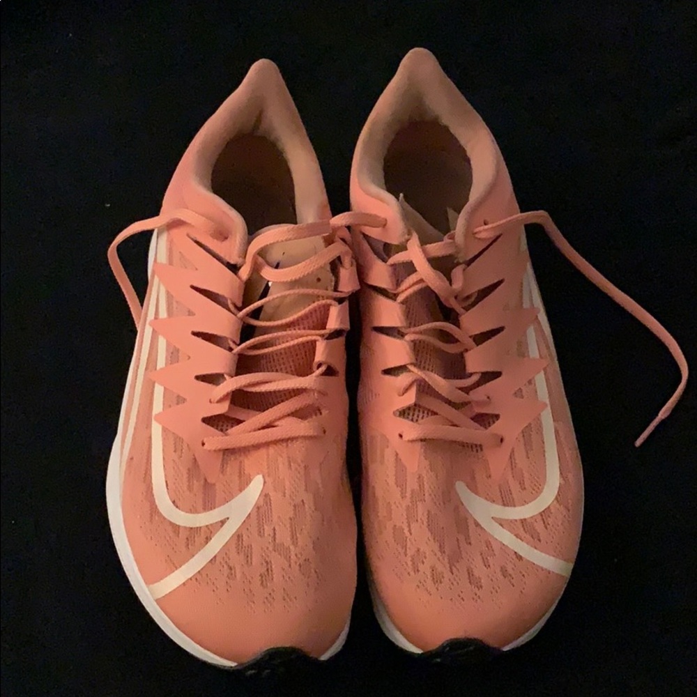 Nike sneakers women’s